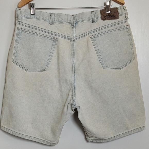 Wrangler Men's Light Wash Denim Shorts - Picture 4 of 8